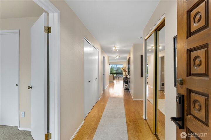 Property Photo:  1005  5th Avenue S 301  WA 98020 