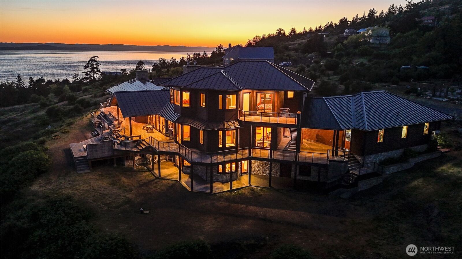 Property Photo:  115  Clipper Way  WA 98250 