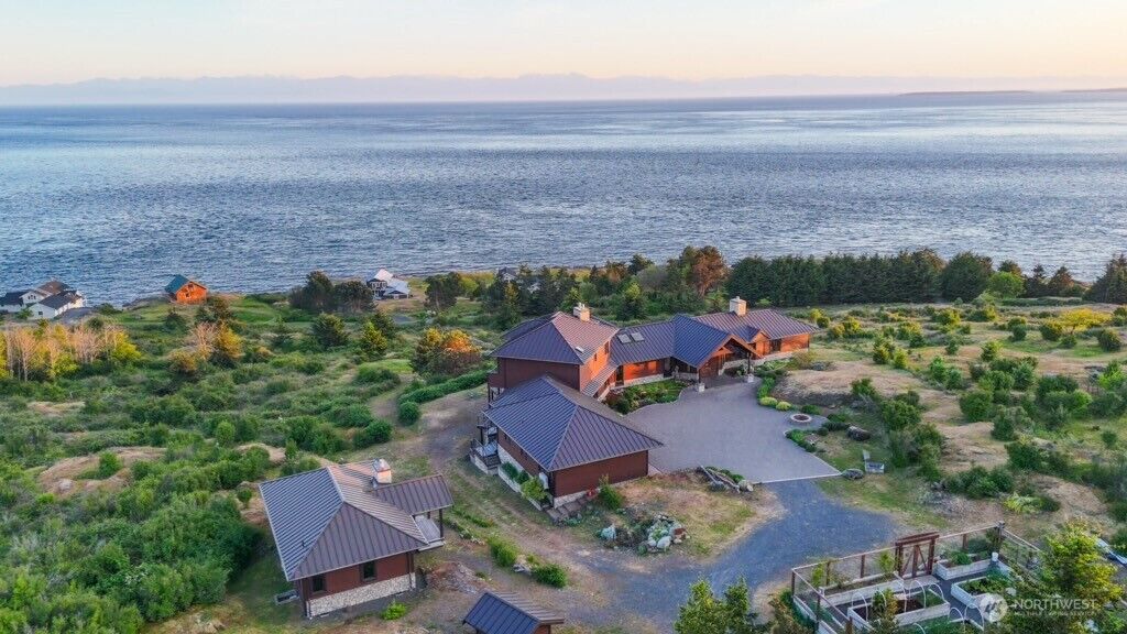 Property Photo:  115  Clipper Way  WA 98250 