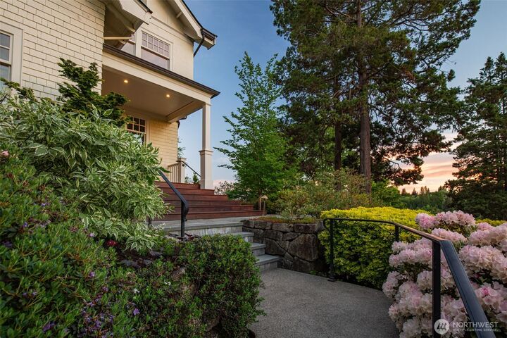 Property Photo: 233 36th Avenue E WA 98112