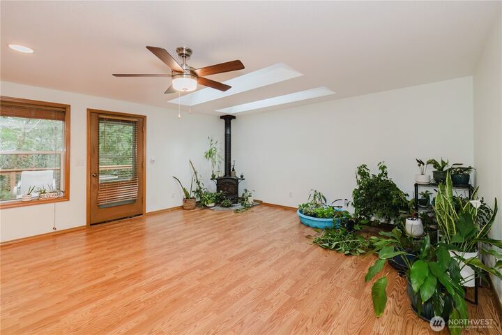 Property Photo:  566 E Pointes Drive W  WA 98584 