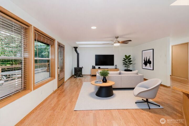 Property Photo:  566 E Pointes Drive W  WA 98584 