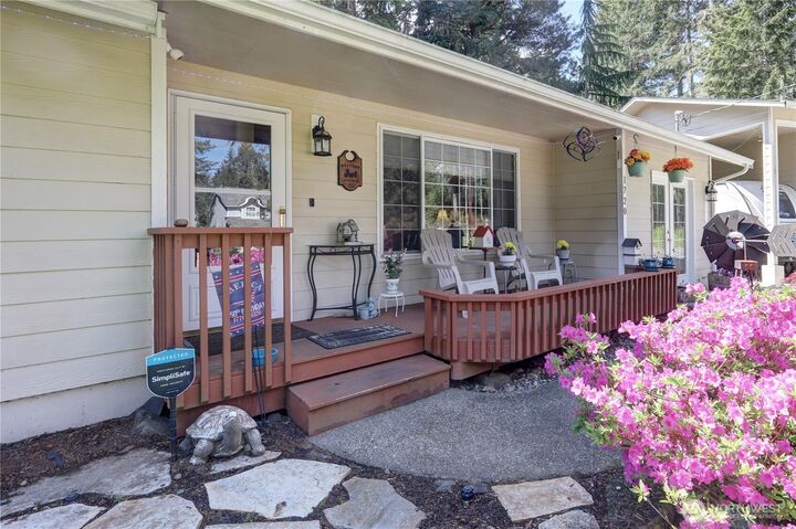 Property Photo:  1720 E Saint Andrews Drive N  WA 98584 
