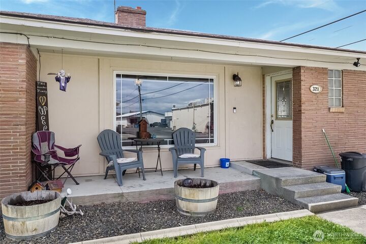 Property Photo:  320 S Gumwood Street  WA 98837 