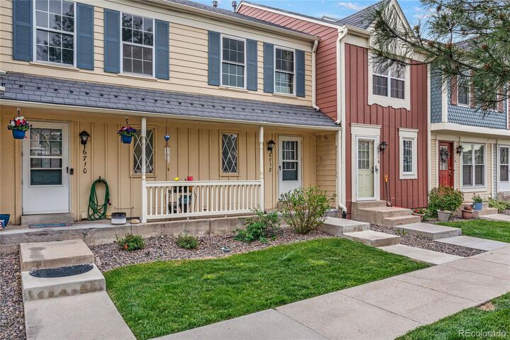 Property Photo:  6712 S Holland Way  CO 80128 