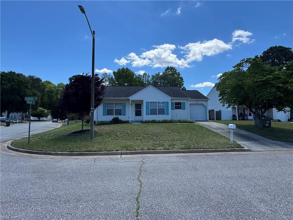 Property Photo: 822 Estelle Ct VA 23608