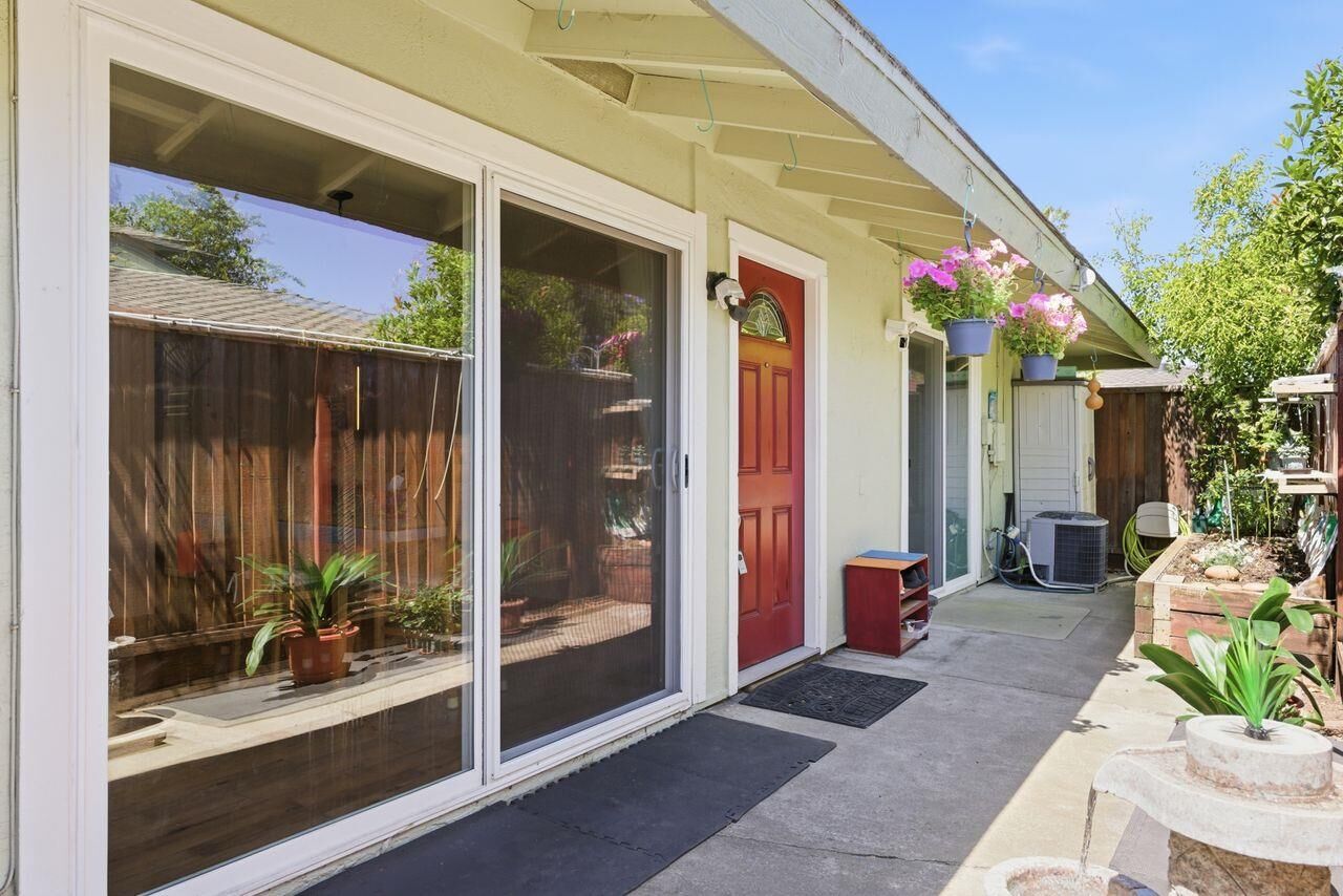 Property Photo:  5561 Roundtree Terrace  CA 94538 