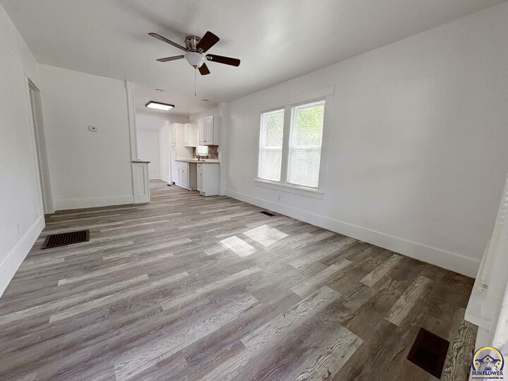Property Photo:  1113 SW Hampton St  KS 66604 