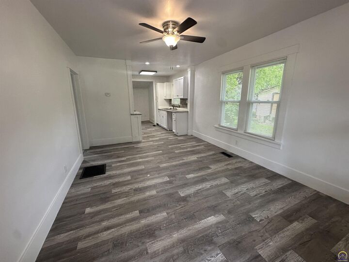Property Photo:  1113 SW Hampton St  KS 66604 