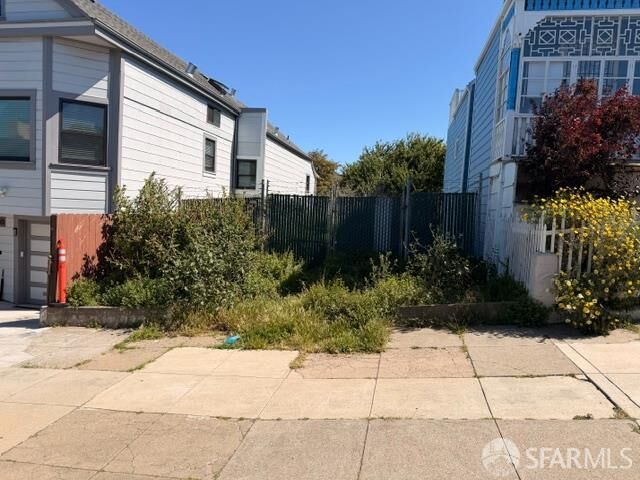 Property Photo: 1528 Newcomb Avenue CA 94124