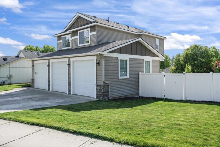 Property Photo:  5127 N Yale Ct  WA 99206 