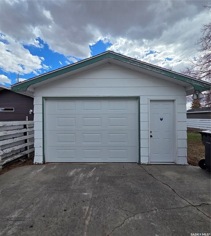 Property Photo: 602 8th Avenue W SK S0E 1E0
