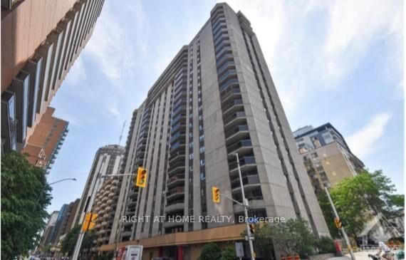 470 Laurier Avenue W 706 — photo 1