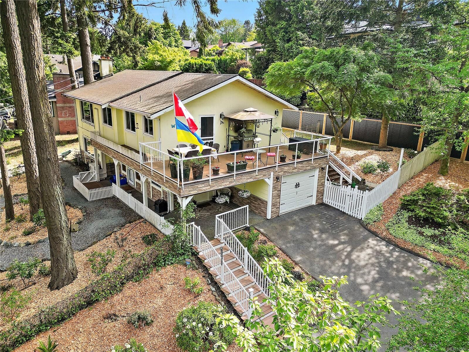 Property Photo:  6864 East Saanich Rd  BC V8Z 5Y9 