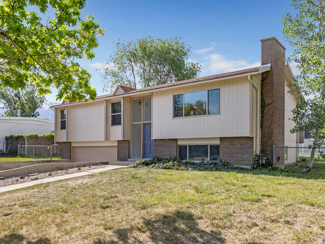 Property Photo: 1384 E Sudbury Ave UT 84093