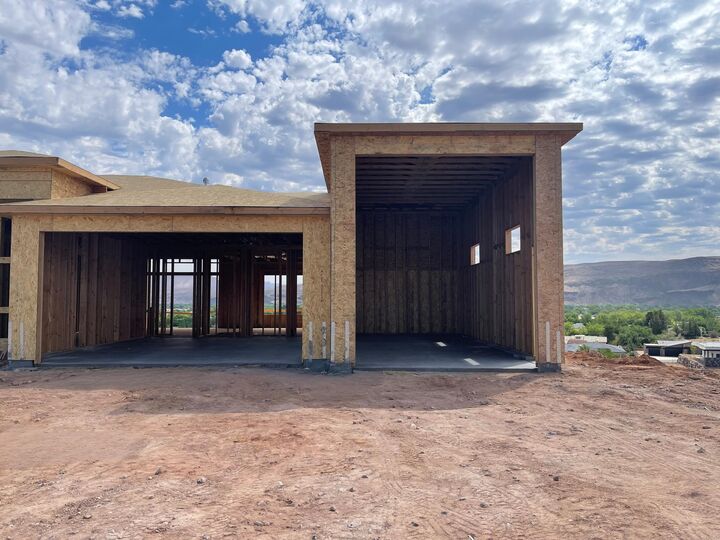 Property Photo: 709 S 1360 W UT 84737