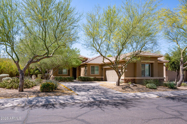 Property Photo:  1527 E Gary Way  AZ 85042 