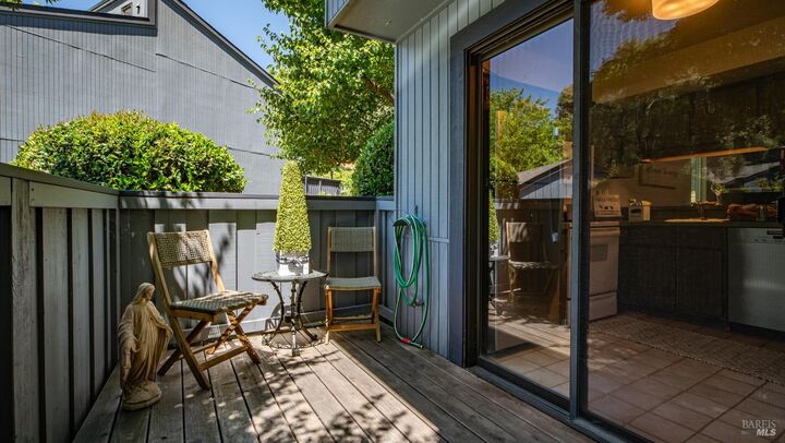 Property Photo:  5 Love Court  CA 94930 