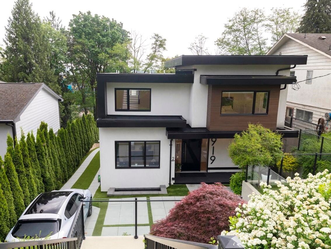 Property Photo: 919 E 4th Street BC V7L 1K3