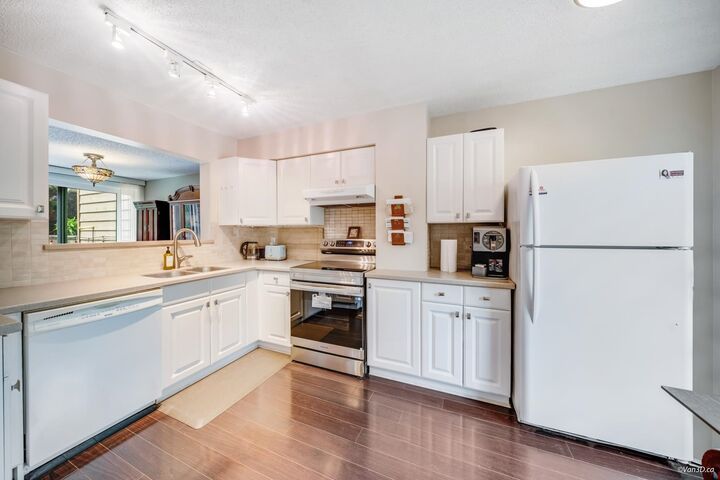 Property Photo: 4253 Birchwood Crescent BC V5G 4E6