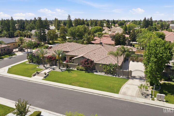 Property Photo:  2709 Cormier Drive  CA 93311 