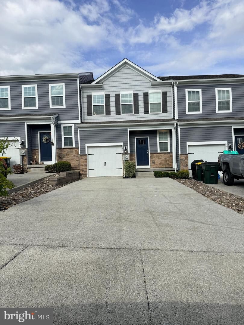 Property Photo:  1047 Turnstone Drive  PA 18051 