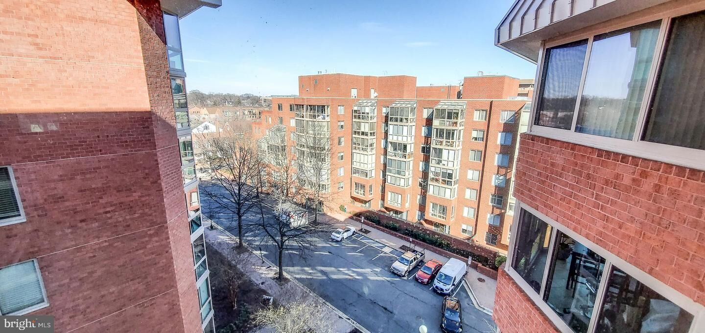 Property Photo:  1001 N Vermont Street 811  VA 22201 