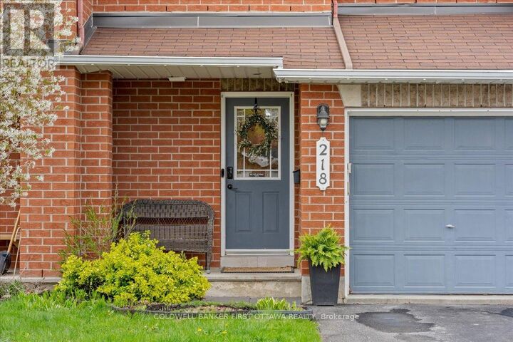 Property Photo:  218 Flamborough Way  ON K2W 1G5 