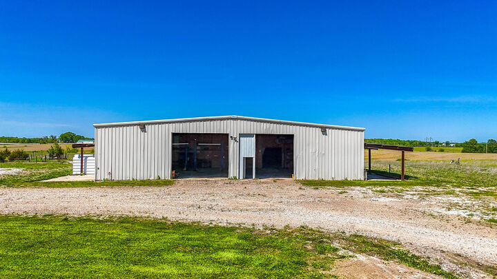 Property Photo:  1389 County Road 2470  MO 65259 