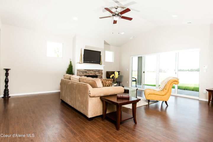 Property Photo: 1166 E Walton Ct ID 83854