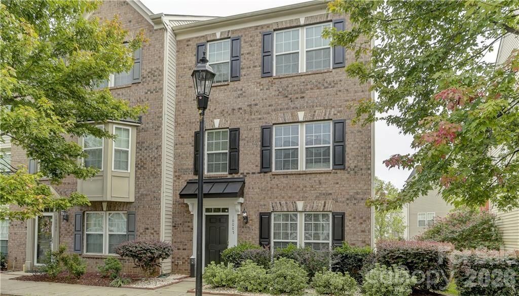 Property Photo:  10005 Kings Parade Boulevard  NC 28273 