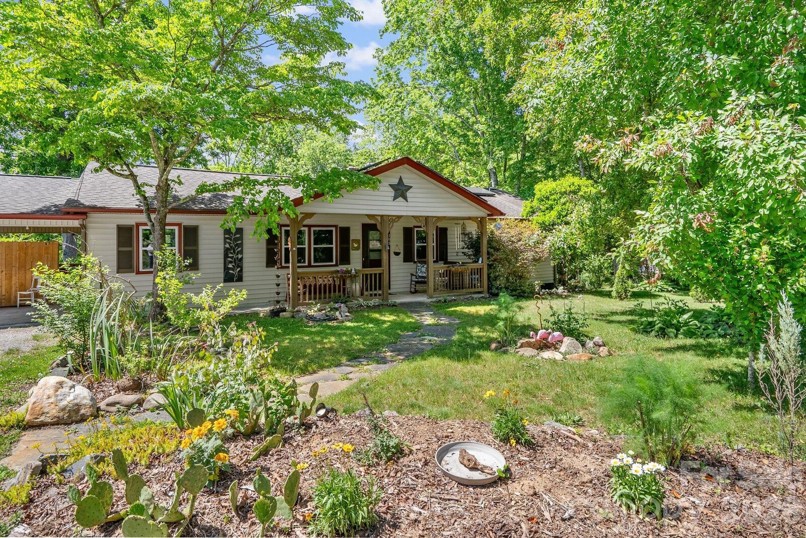 Property Photo: 105 7th Street NC 28711