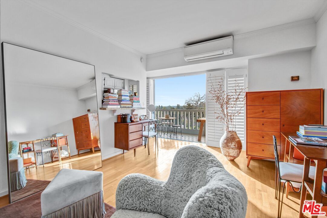 Property Photo: 999 N Doheny Dr CA 90069