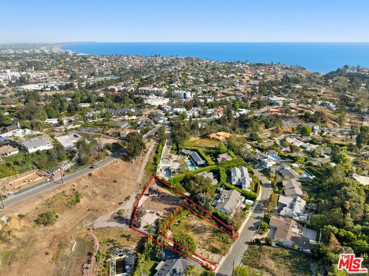 Property Photo: 1116 Maroney Ln CA 90272