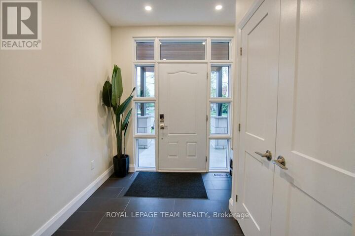 Property Photo:  49 Aylen Avenue  ON K2A 3P7 