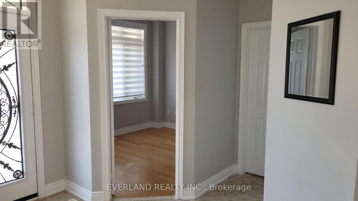 Property Photo:  58 Casa Nova Drive  ON L4H 3A1 