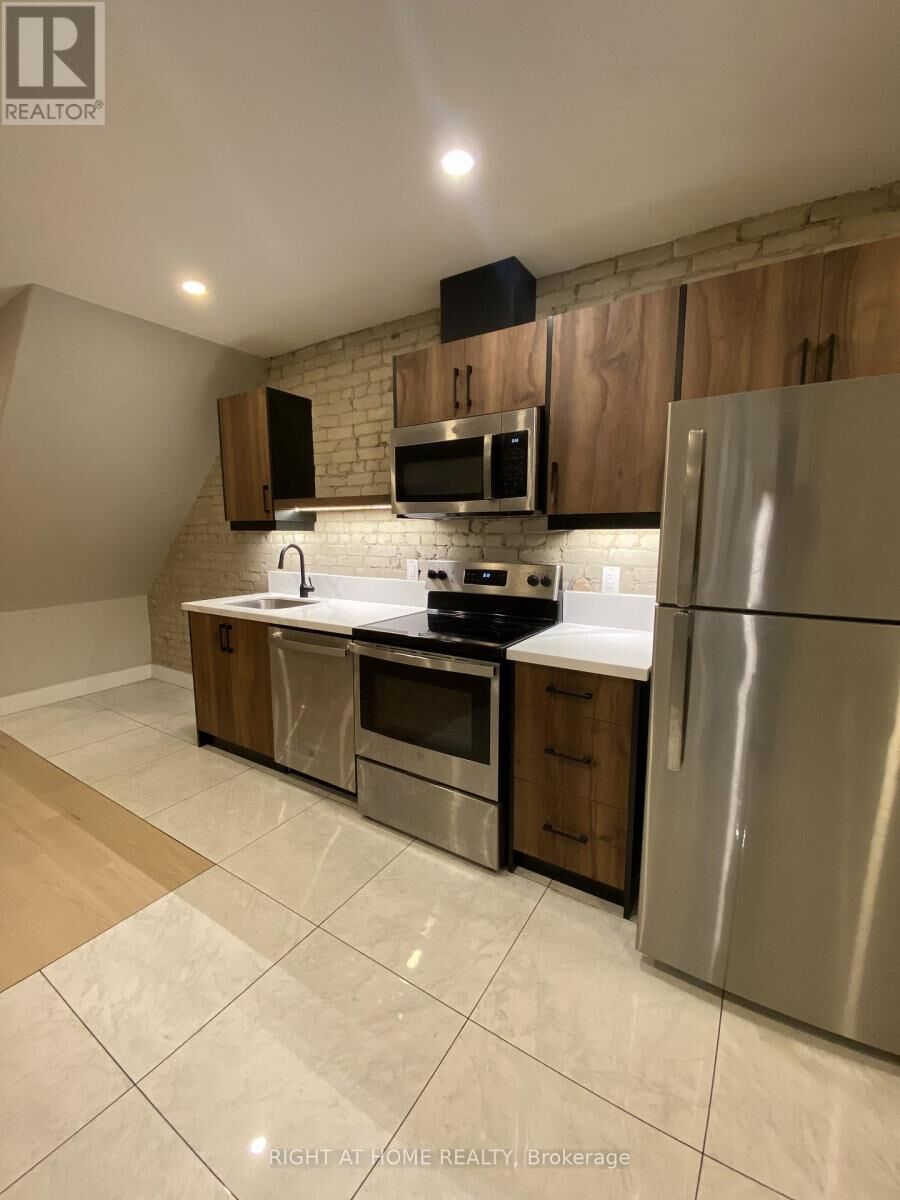 Property Photo:  363 Parkside Drive 1  ON M6R 2Z5 