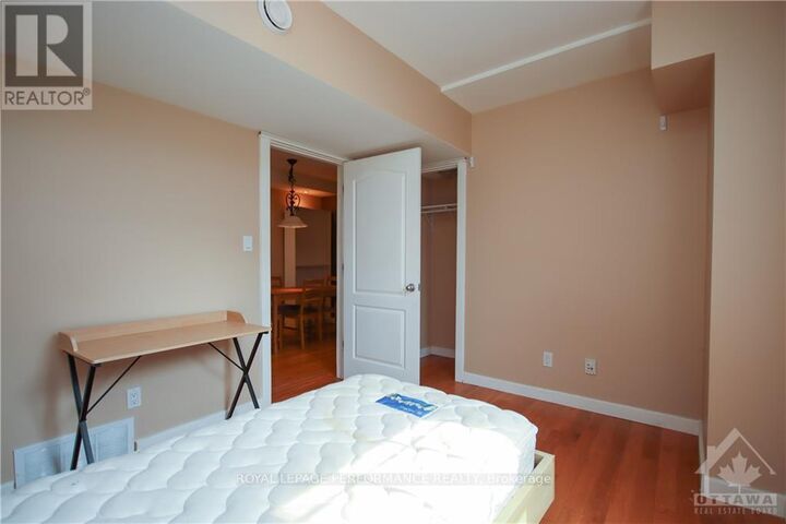 Property Photo:  736 Cooper Street West 2  ON K1R 5J6 