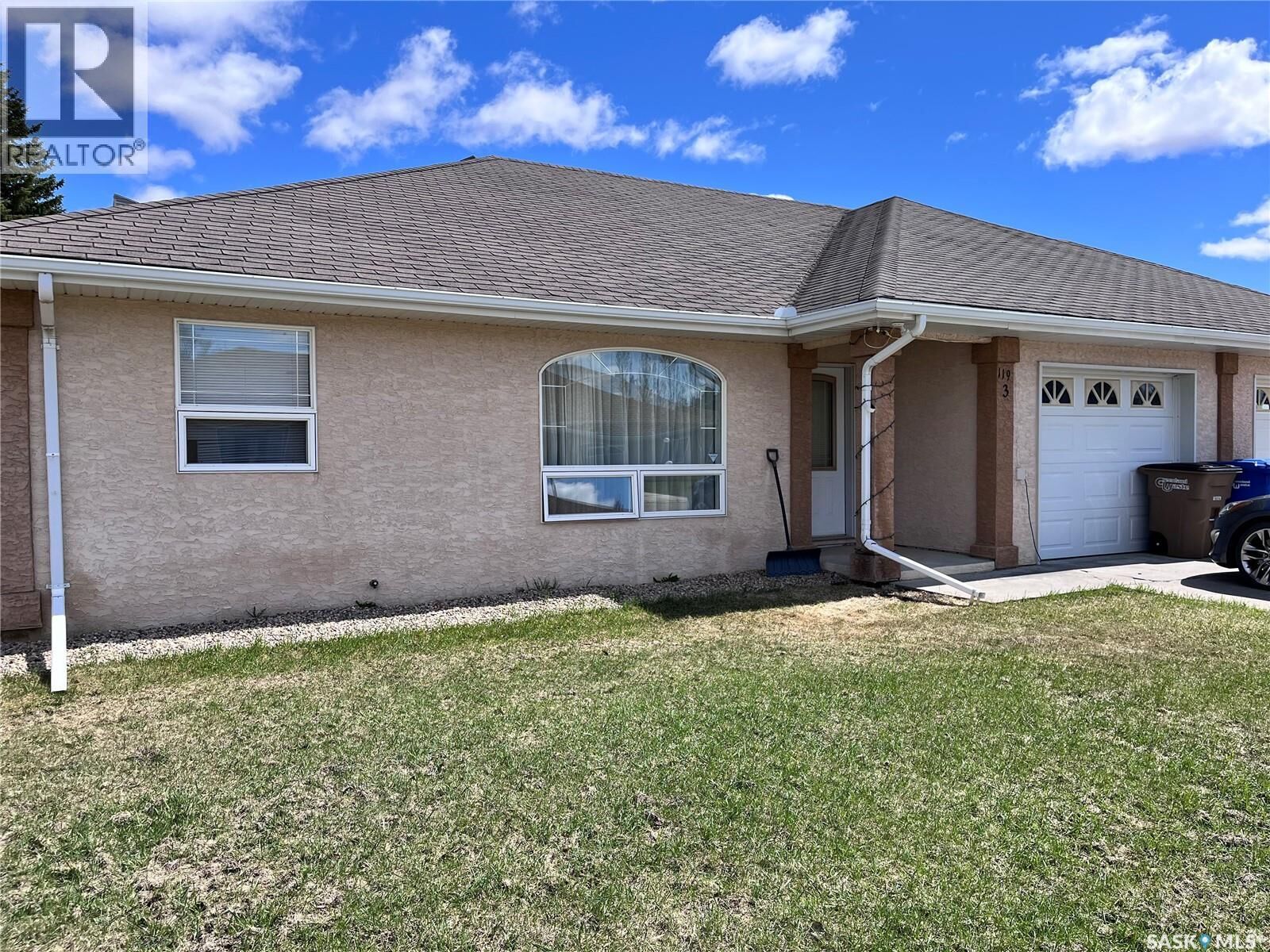 Property Photo:  3 119 McKendry Avenue W  SK S0E 1A0 
