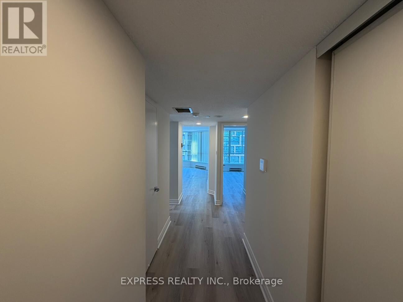 Property Photo:  38 Elm Street 2408  ON M5G 2K5 