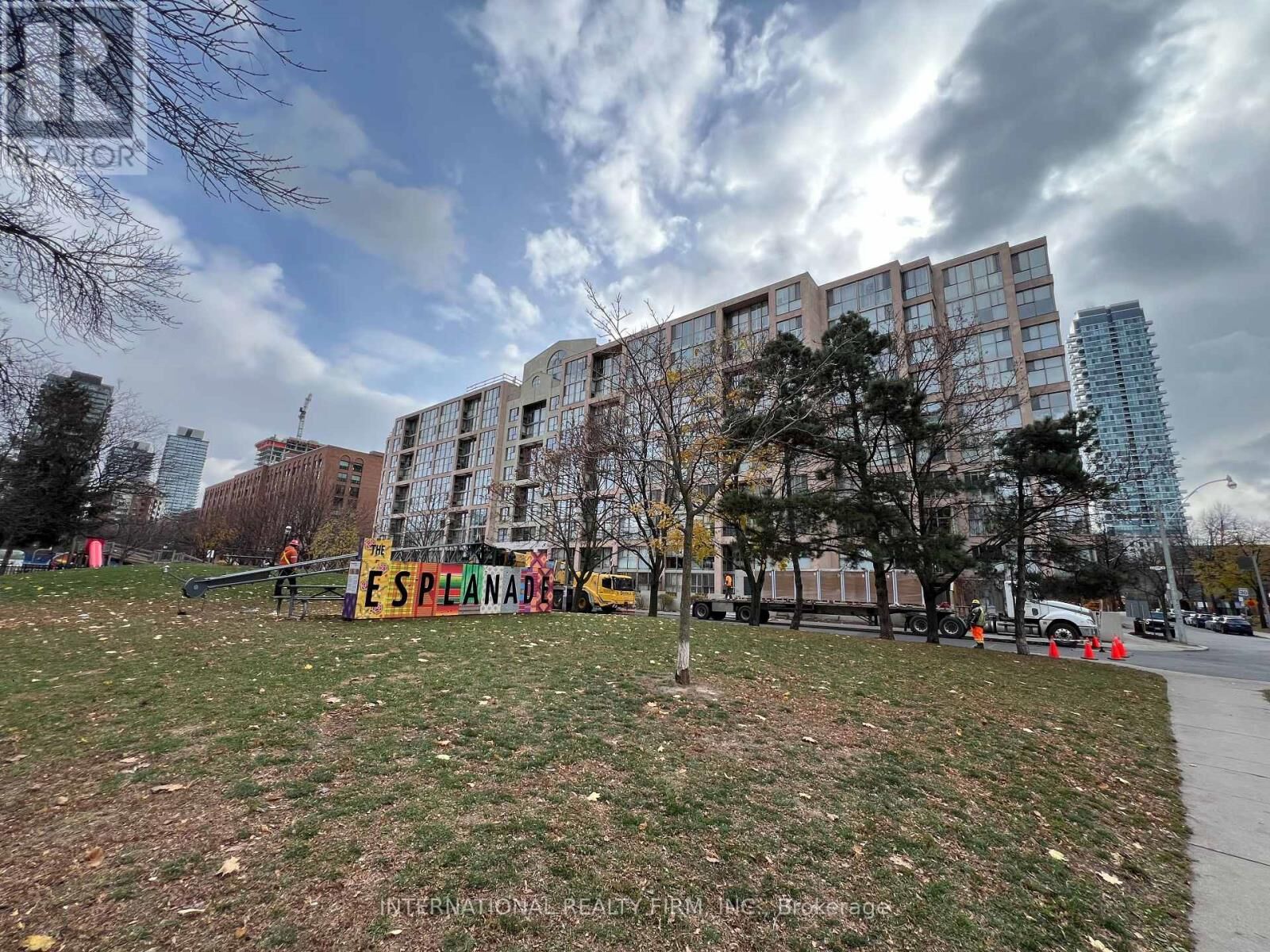 Property Photo:  65 Scadding Avenue Ph5  ON M5A 4L1 