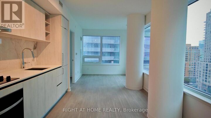 Property Photo:  8 Wellesley Street West 1216  ON M4Y 0J5 