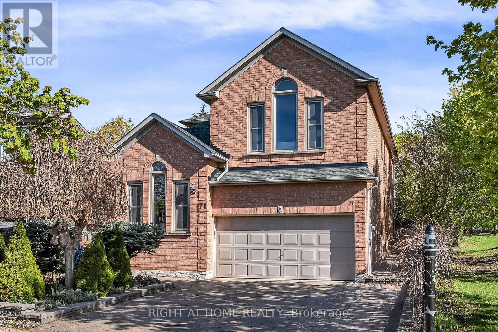 Property Photo: 71 Ventura Way ON L4J 7T4