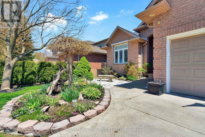 Property Photo:  998 Gabor Street  ON N6K 4V5 