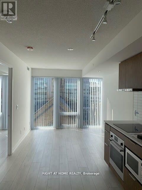 Property Photo: 60 Shuter Street 907 ON M5B 0B7