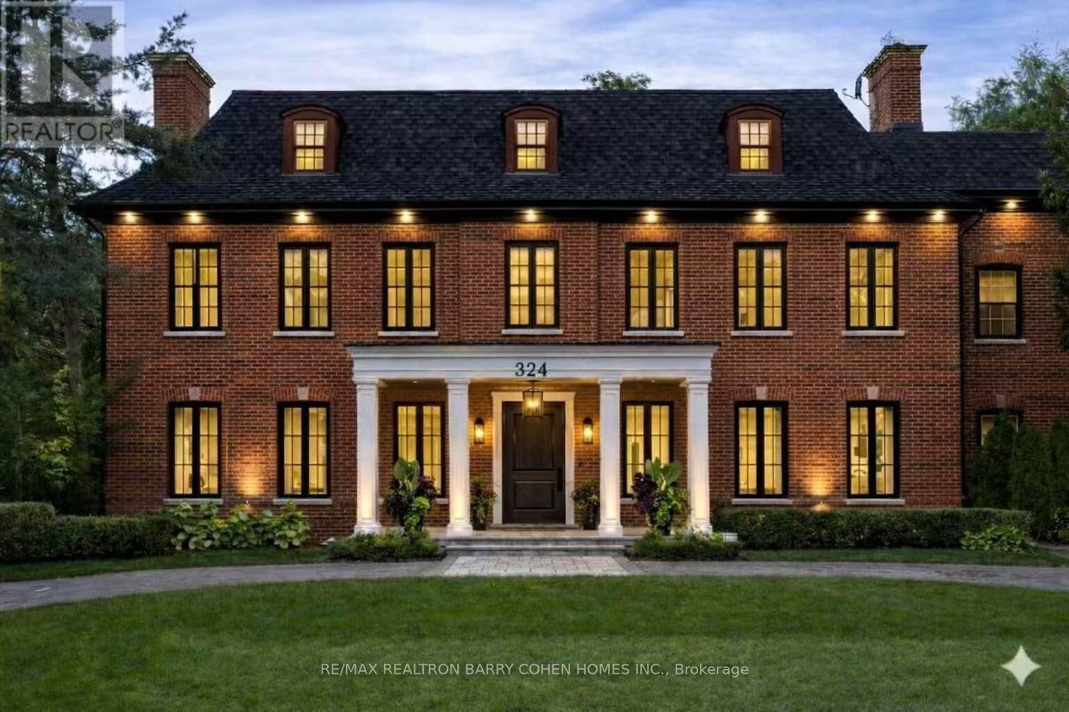 Property Photo:  324 Old Yonge Street  ON M2P 1R4 
