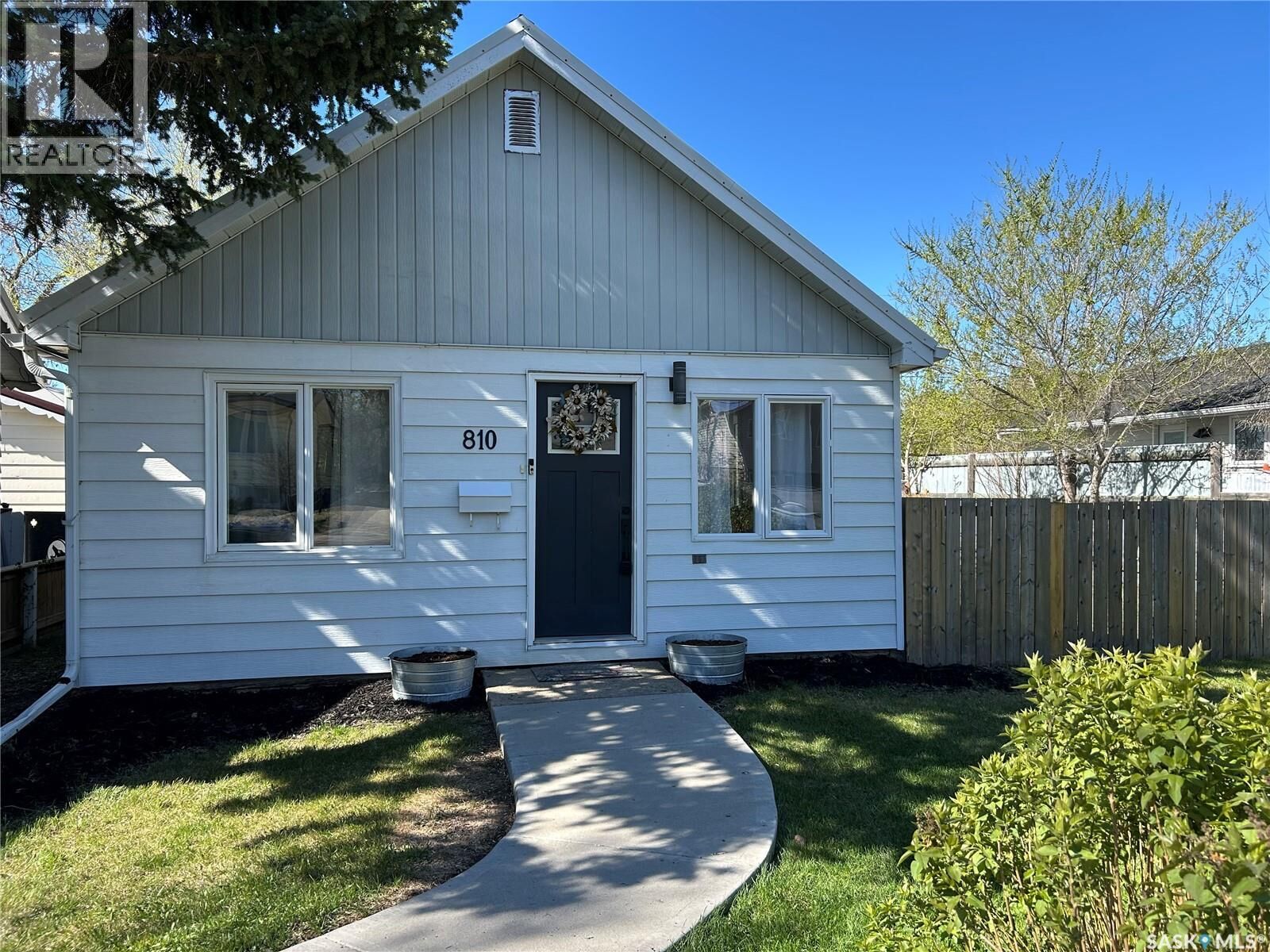 Property Photo:  810 1st Street  SK S4A 0G3 