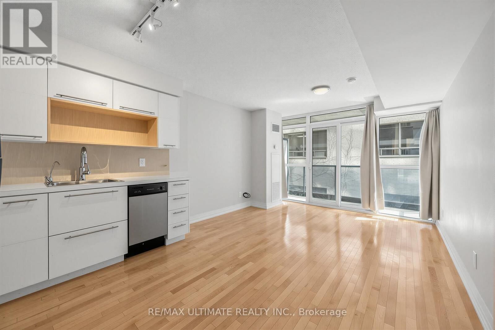 Property Photo: 25 Carlton Street 401 ON M5B 1L4