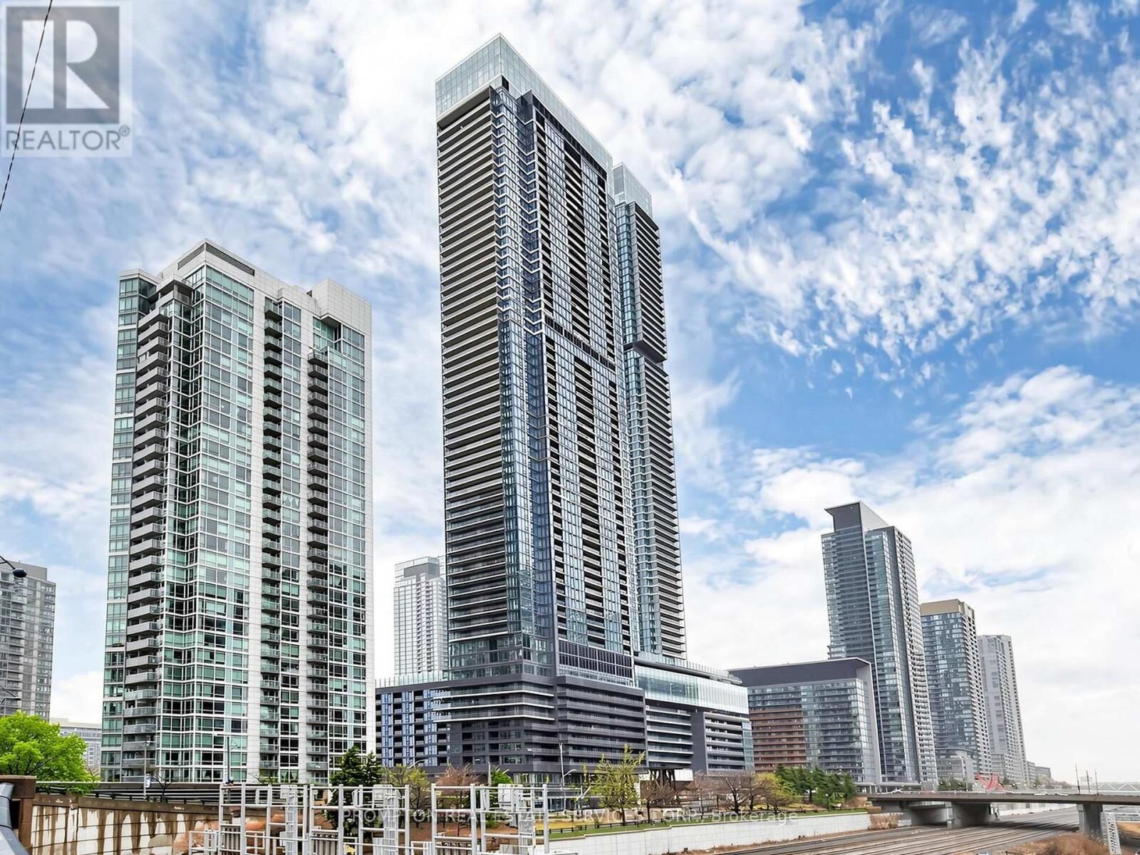 Property Photo:  3 Concord Cityplace Way 7203  ON M5V 0X4 