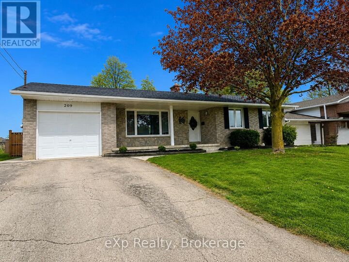 Property Photo:  209 15th Avenue  ON N4N 3E1 